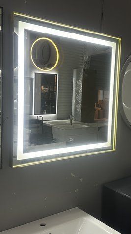 Дзеркало 80х80 см в золотій металевій рамі з підсвіткою і сенсором 010011 фото